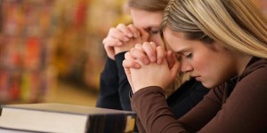 students_pray